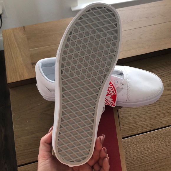 NIB Vans Old Skool Shoes - Picture 4 of 4